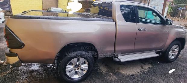 Toyota Hilux 2019 Silver