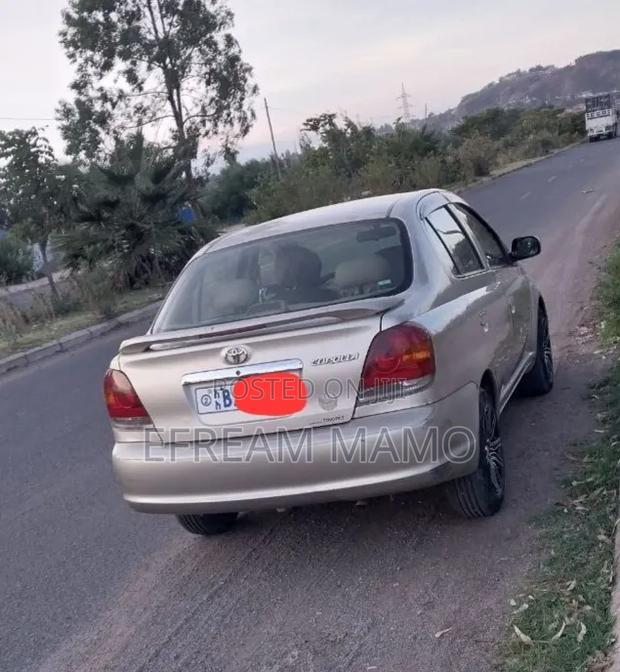 Toyota Platz 2005