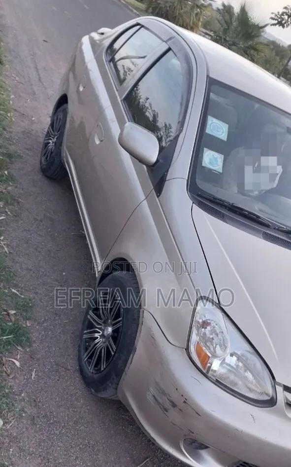 Toyota Platz 2005