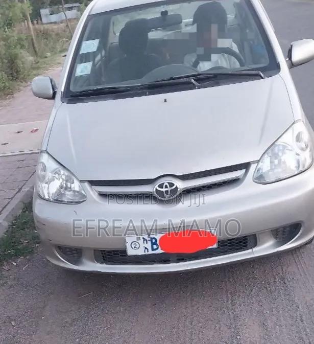 Toyota Platz 2005