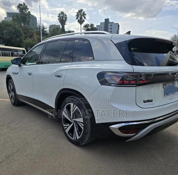 Volkswagen ID.6 2024 White