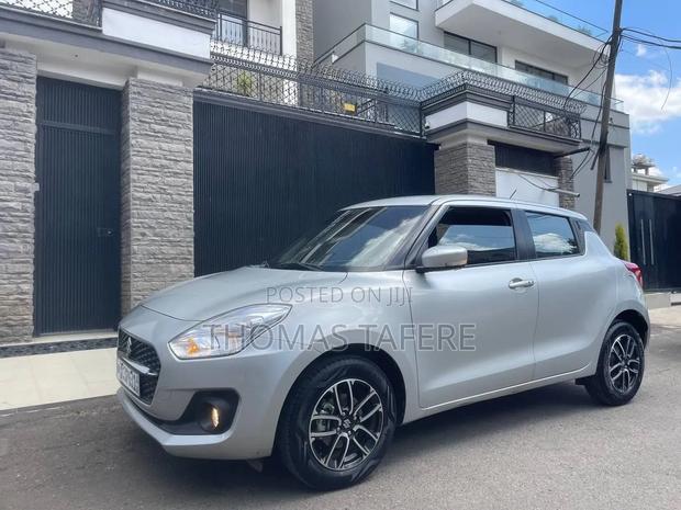 Suzuki Swift 2023 Silver