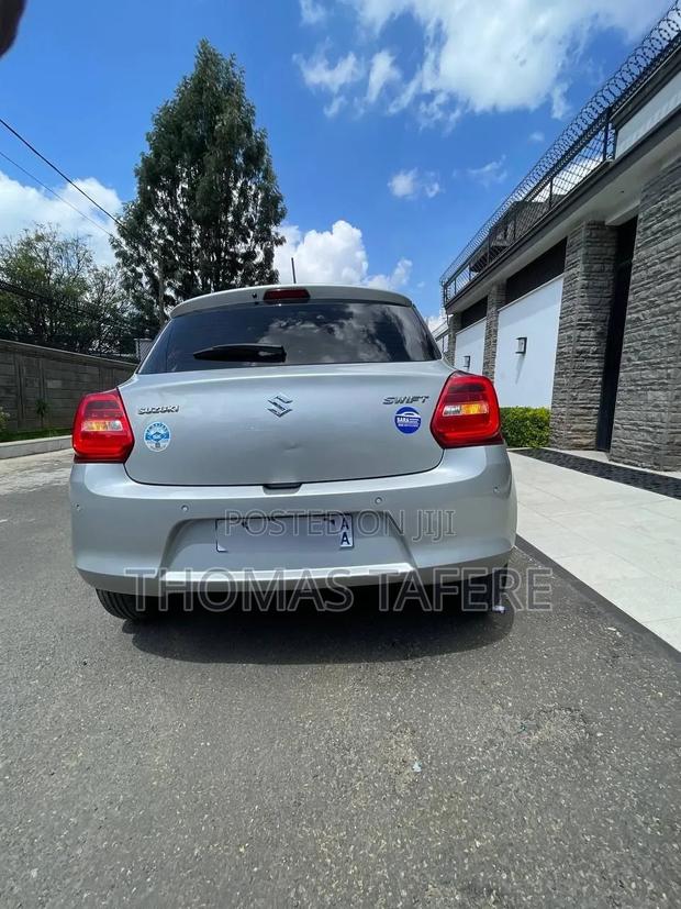 Suzuki Swift 2023 Silver