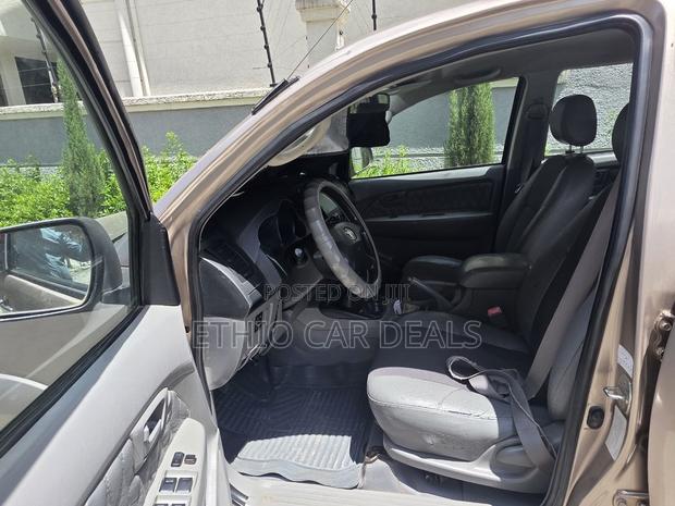 Toyota Hilux 2010 Brown