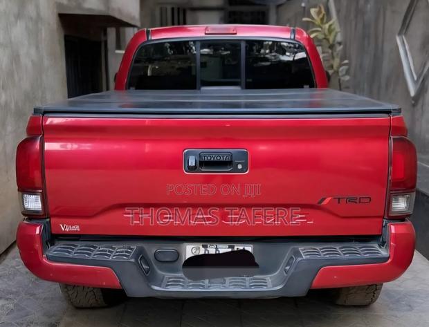 Toyota Tacoma 2018 Red