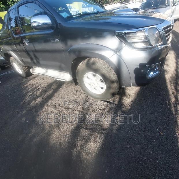 Toyota Hilux 2012 Black