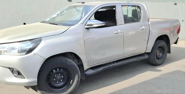 Toyota Hilux 2016 Silver