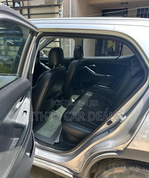 Hyundai Creta 2024 Silver