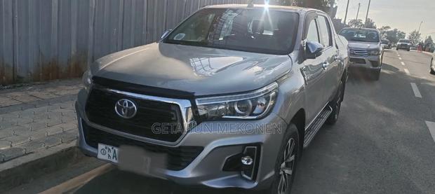 Toyota Hilux 2018 Silver