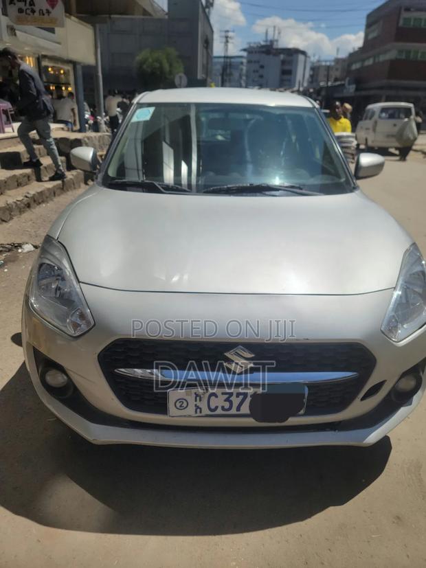 Suzuki Swift 2022 Silver