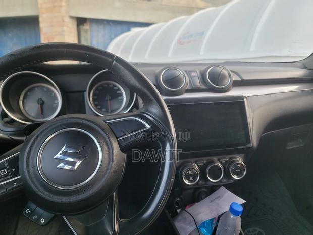 Suzuki Swift 2022 Silver