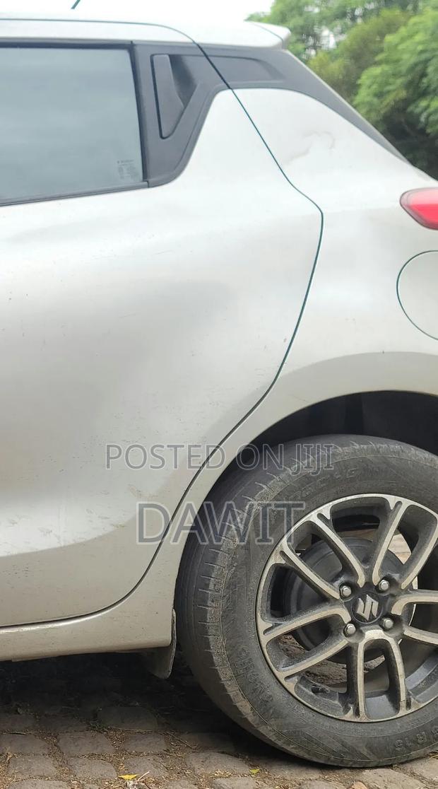 Suzuki Swift 2022 Silver