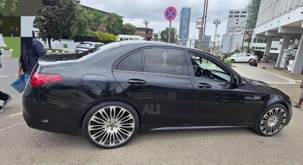 Mercedes-Benz C220 2017 Black