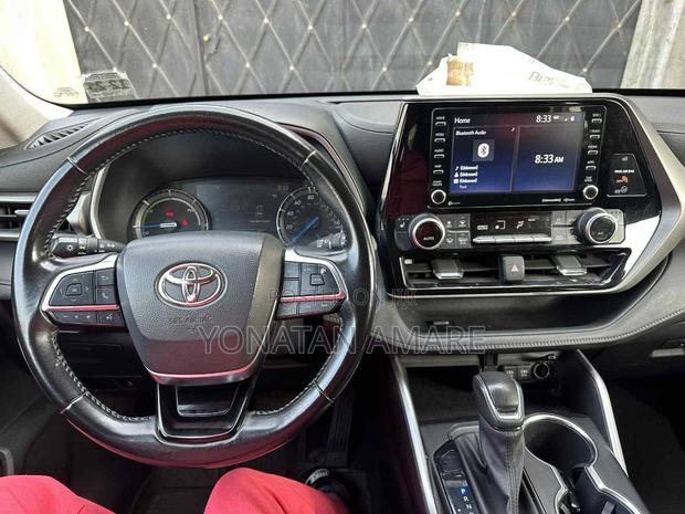 Toyota Highlander Hybrid 2024 Gray