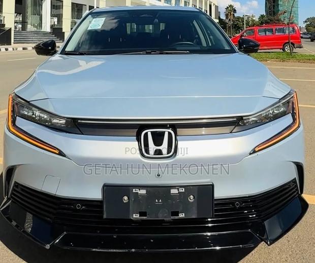 Honda e:NS2 68.8 kWh FWD 2025 Silver