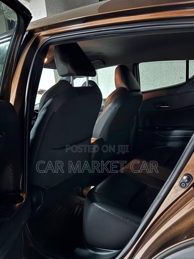 Toyota C-HR 2017 Brown