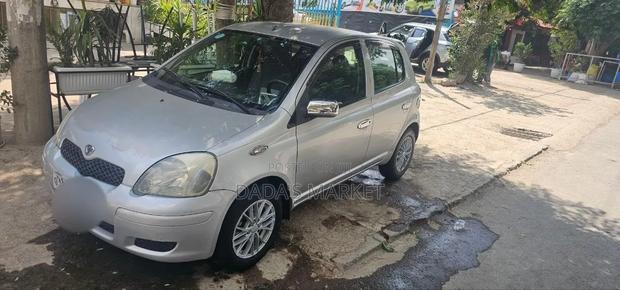 Toyota Vitz 2002 Silver
