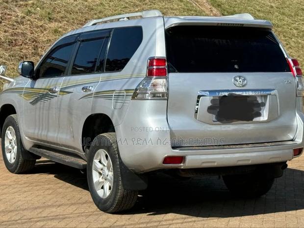 Toyota Land Cruiser Prado 2014 Silver