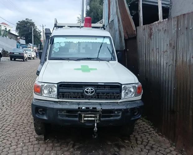 Toyota Land Cruiser 2012 Ivory
