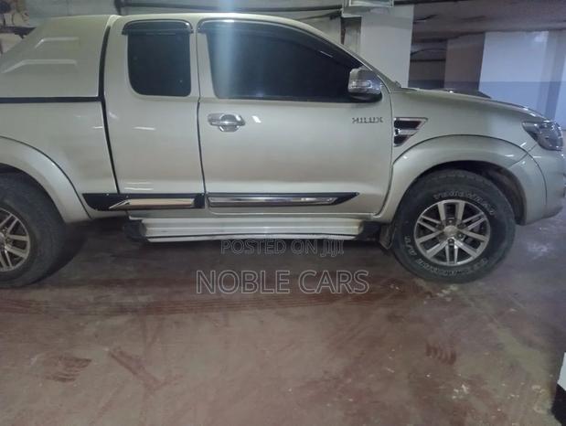 Toyota Hilux 2014 Gold