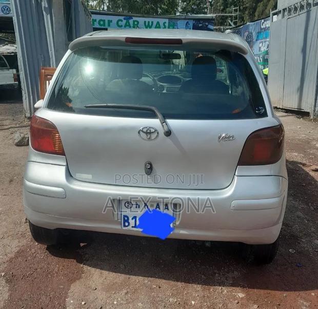 Toyota Vitz 2002 Silver