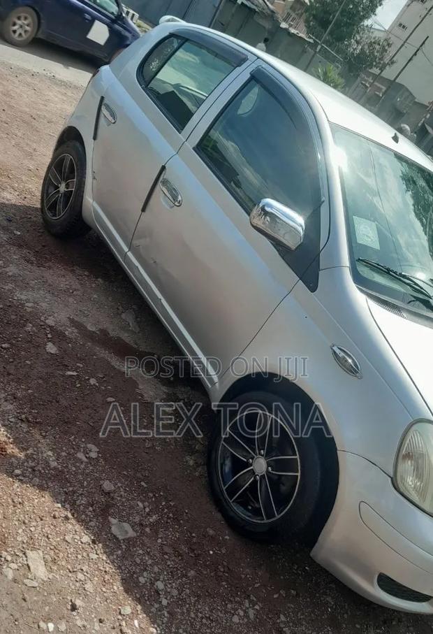 Toyota Vitz 2002 Silver