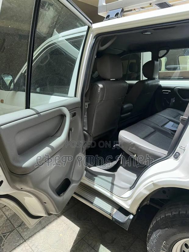 Toyota Land Cruiser 2006 White