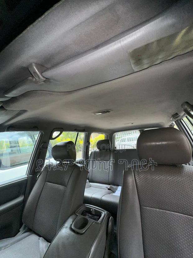 Toyota Land Cruiser 2006 White