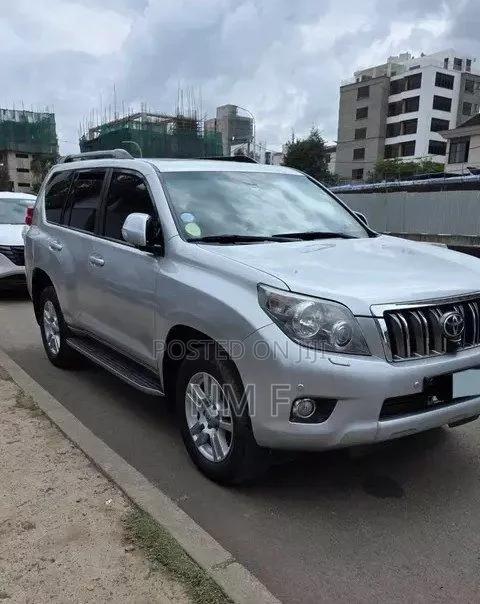 Toyota Land Cruiser Prado 2012 Silver