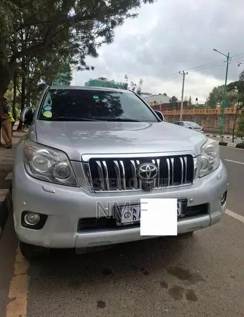 Toyota Land Cruiser Prado 2012 Silver