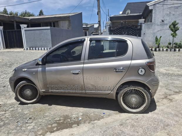 Toyota Yaris 2004 Gray