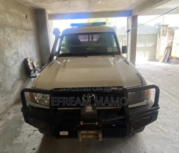 Toyota Land Cruiser 2016 White