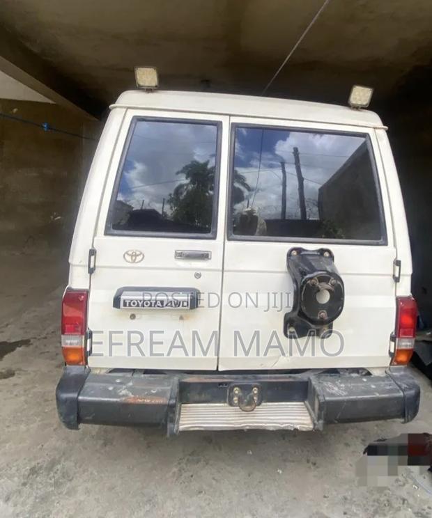 Toyota Land Cruiser 2016 White