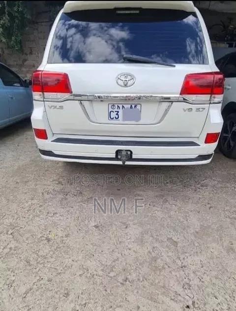 Toyota Land Cruiser 5.7 V8 VX-S 2020 White