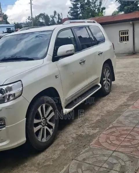 Toyota Land Cruiser 5.7 V8 VX-S 2020 White