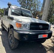 Toyota Land Cruiser 2018 Off white for sale