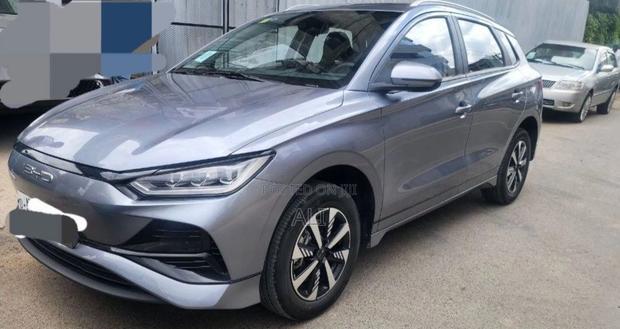 BYD E2 43 kWh 94 hp FWD 2025 Silver