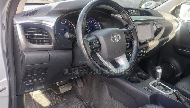 Toyota Hilux 2018 Silver