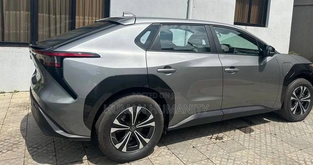 Toyota bZ4X 2025 Gray