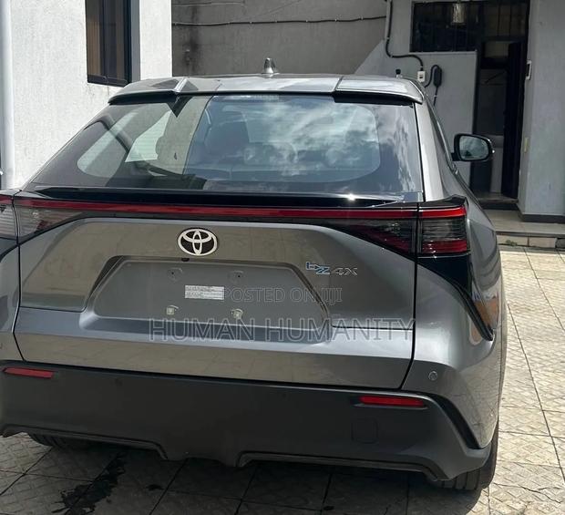 Toyota bZ4X 2025 Gray