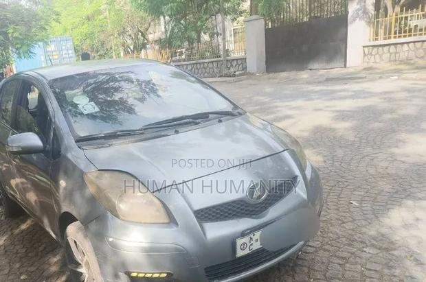 Toyota Yaris 2010 Silver