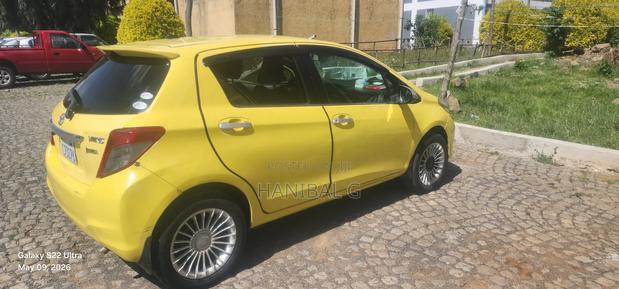 Toyota Yaris 2012 Yellow