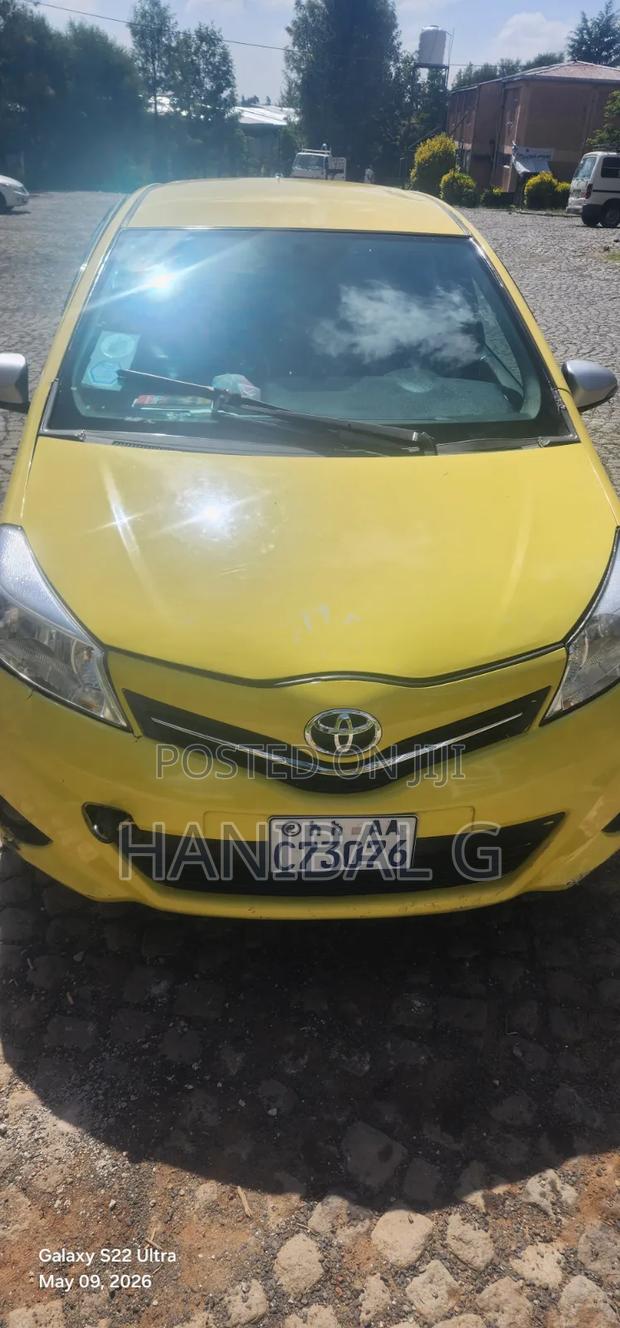 Toyota Yaris 2012 Yellow