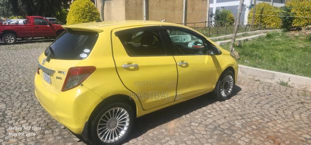 Toyota Yaris 2012 Yellow