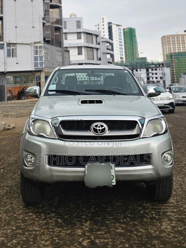 Toyota Hilux 2010 Silver