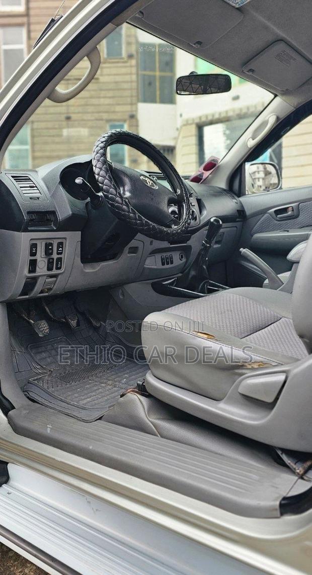 Toyota Hilux 2010 Silver