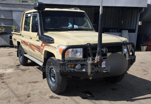 Toyota Land Cruiser 2020 Gold