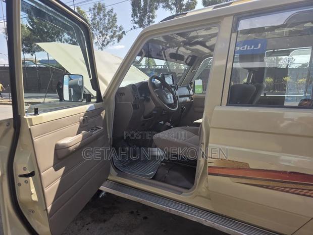 Toyota Land Cruiser 2020 Gold