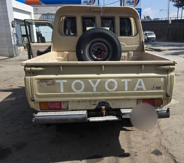 Toyota Land Cruiser 2020 Gold