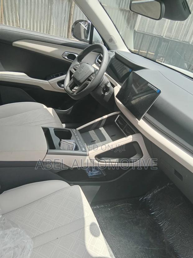 BYD Yuan Up 45 kWh FWD 2024 Off white